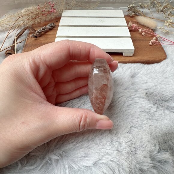 Small Hematoid Quartz Heart Carving - Picture 2 of 6